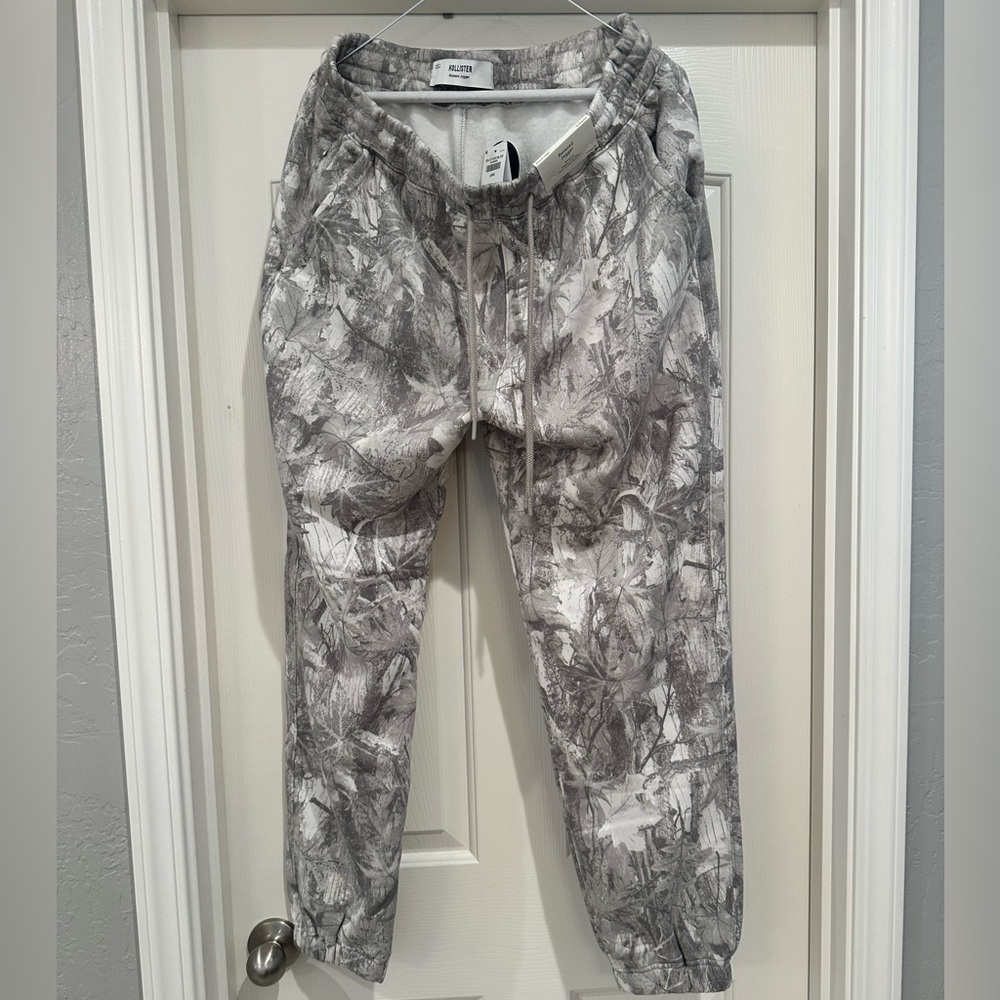 Hollister Heather Gray Jogger Pants- SOLD OUT!! NWT- 
SZ- Large